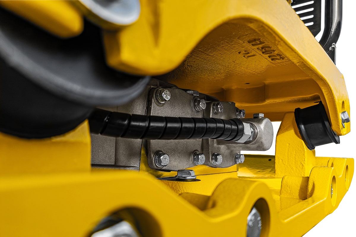 Виброплита реверсивная TSS-CP-240D (гидравлический привод, электростарт, АКБ)