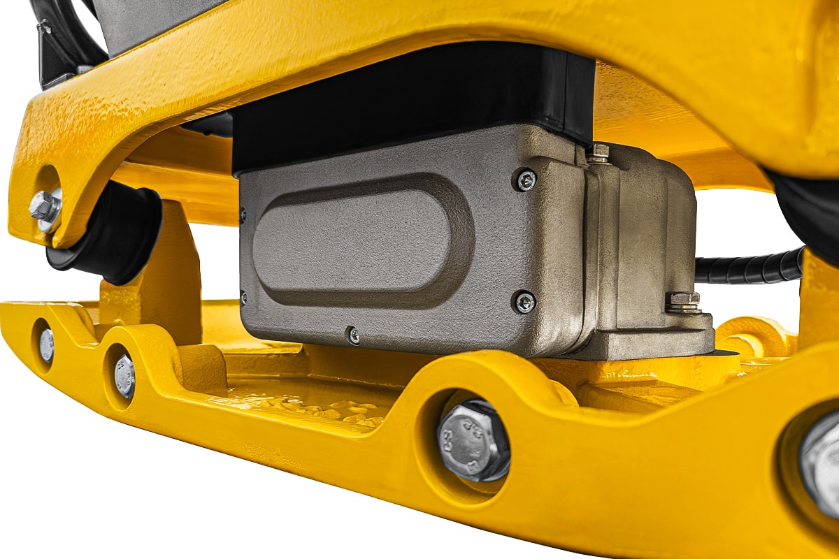 Виброплита реверсивная TSS-CP-240D (гидравлический привод, электростарт, АКБ)